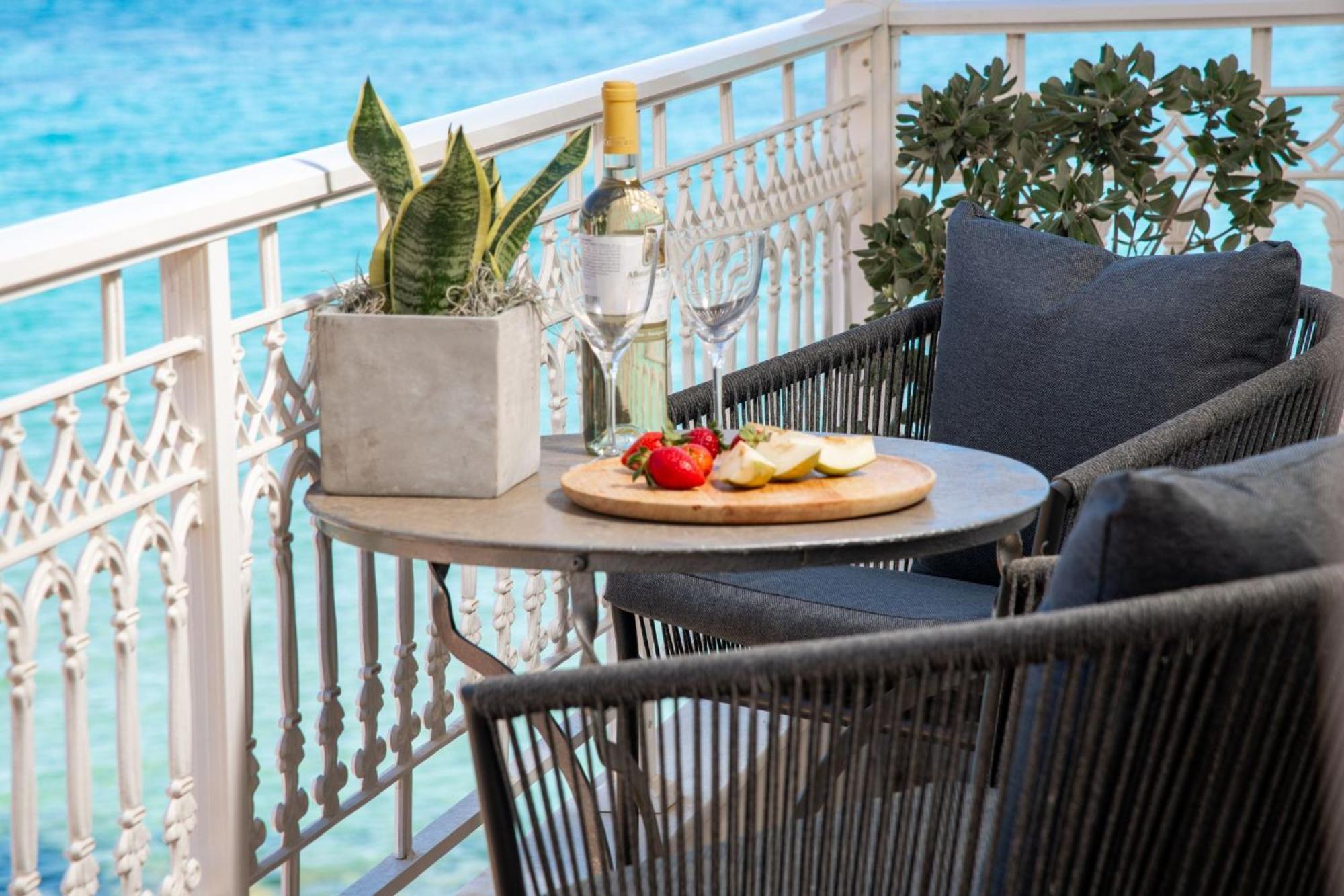 Mare Nostrum Seafront Apartment, By Zantewize Bagian luar foto