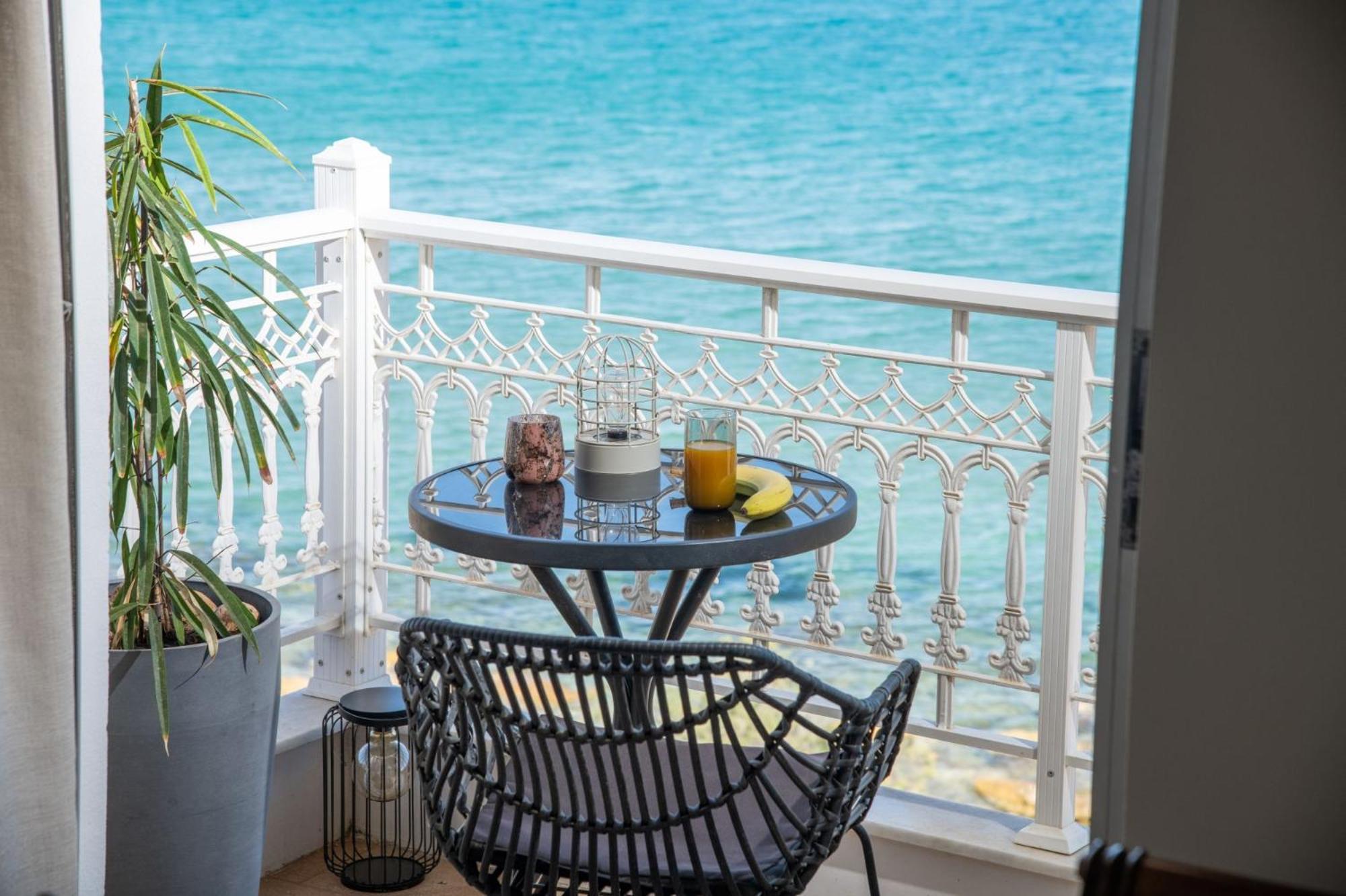 Mare Nostrum Seafront Apartment, By Zantewize Bagian luar foto